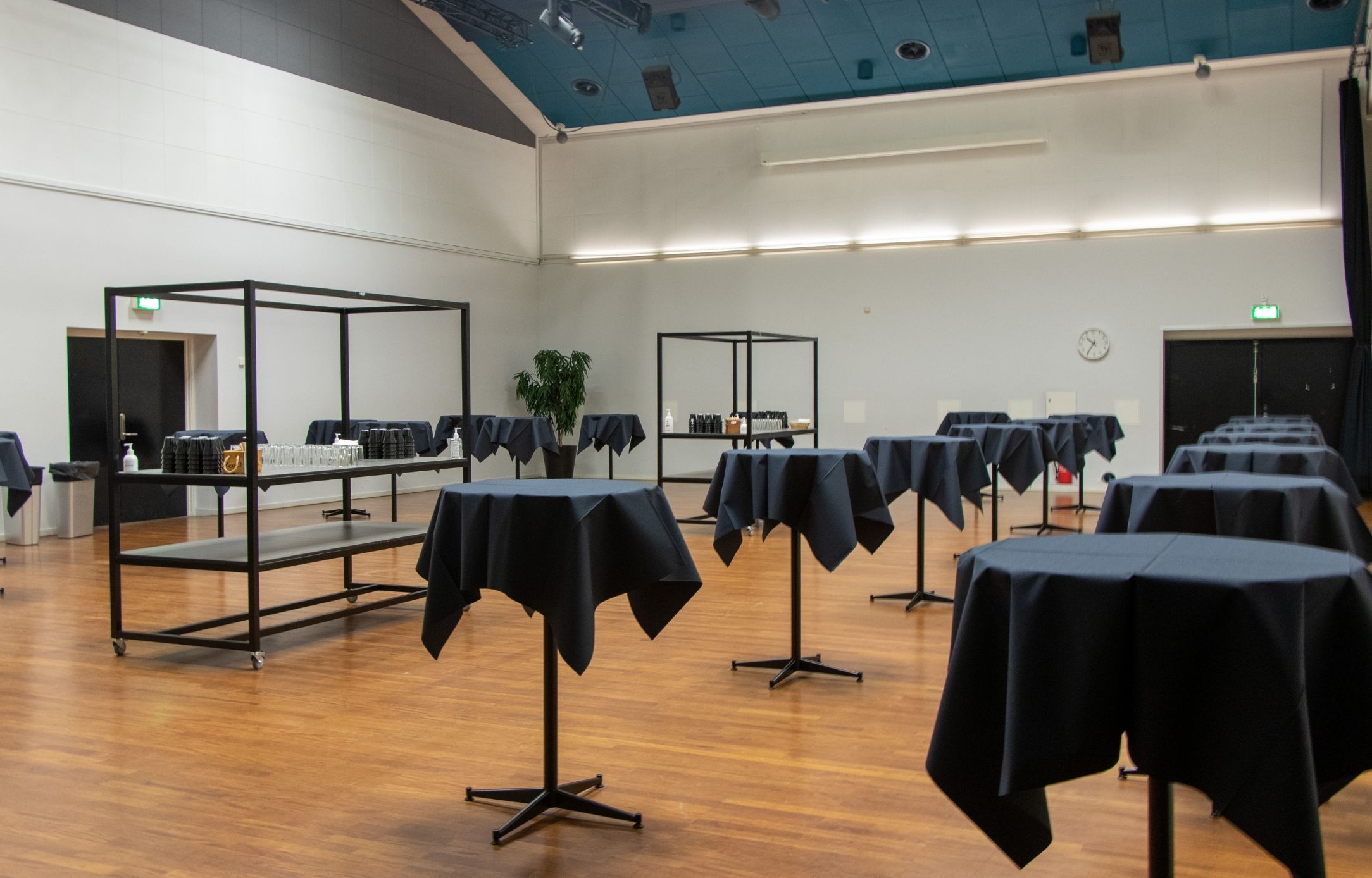 Sal A2, møder og konferencer, højborde, rullevogne