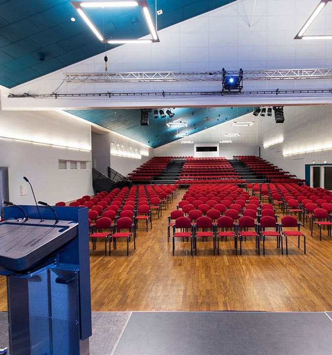 Lyst og rummeligt konferencecenter på Sjælland med plads til store møder og events.