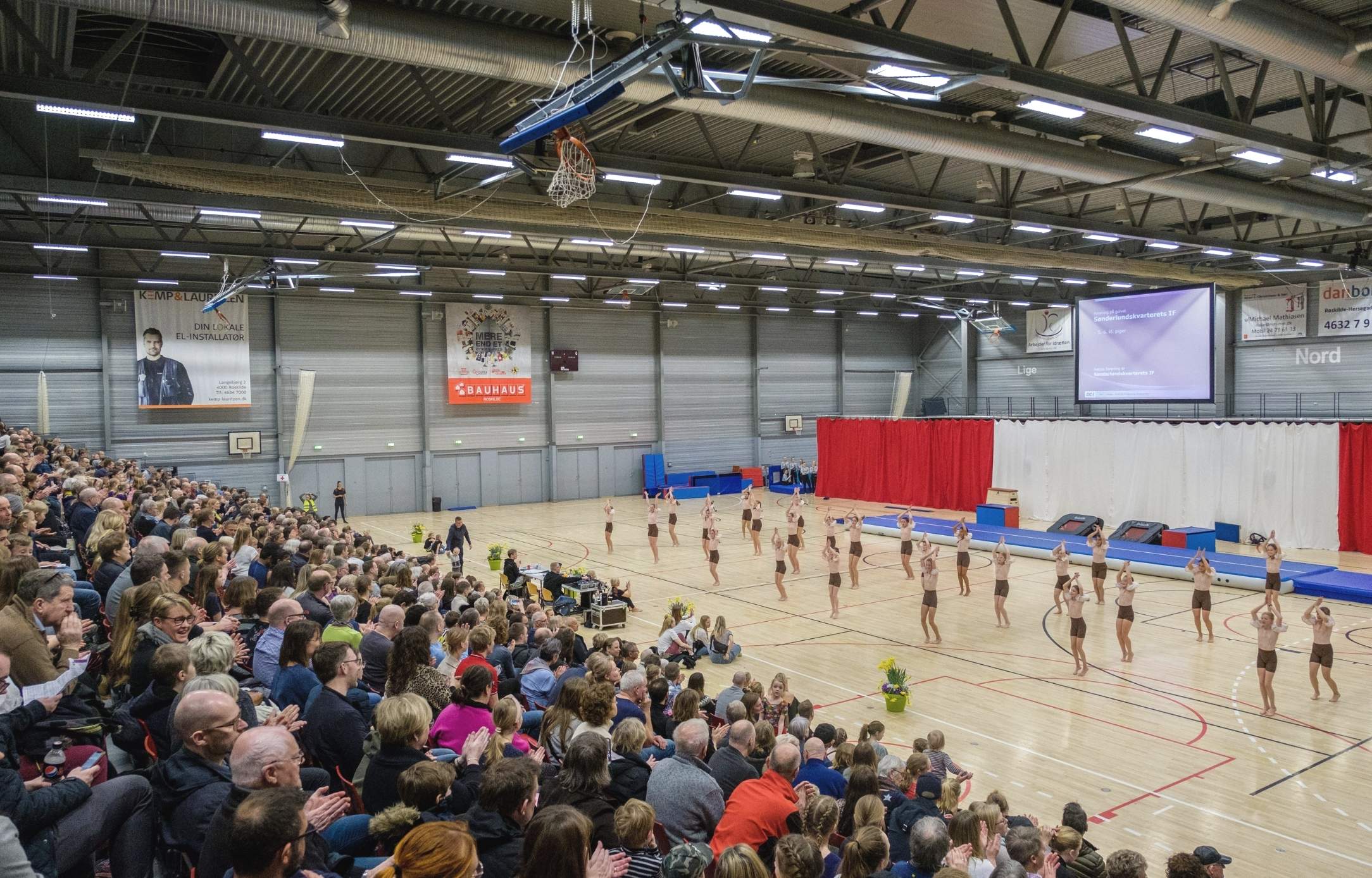 Hal C, Sport, Gymnastikopvisning, Tribune (1)