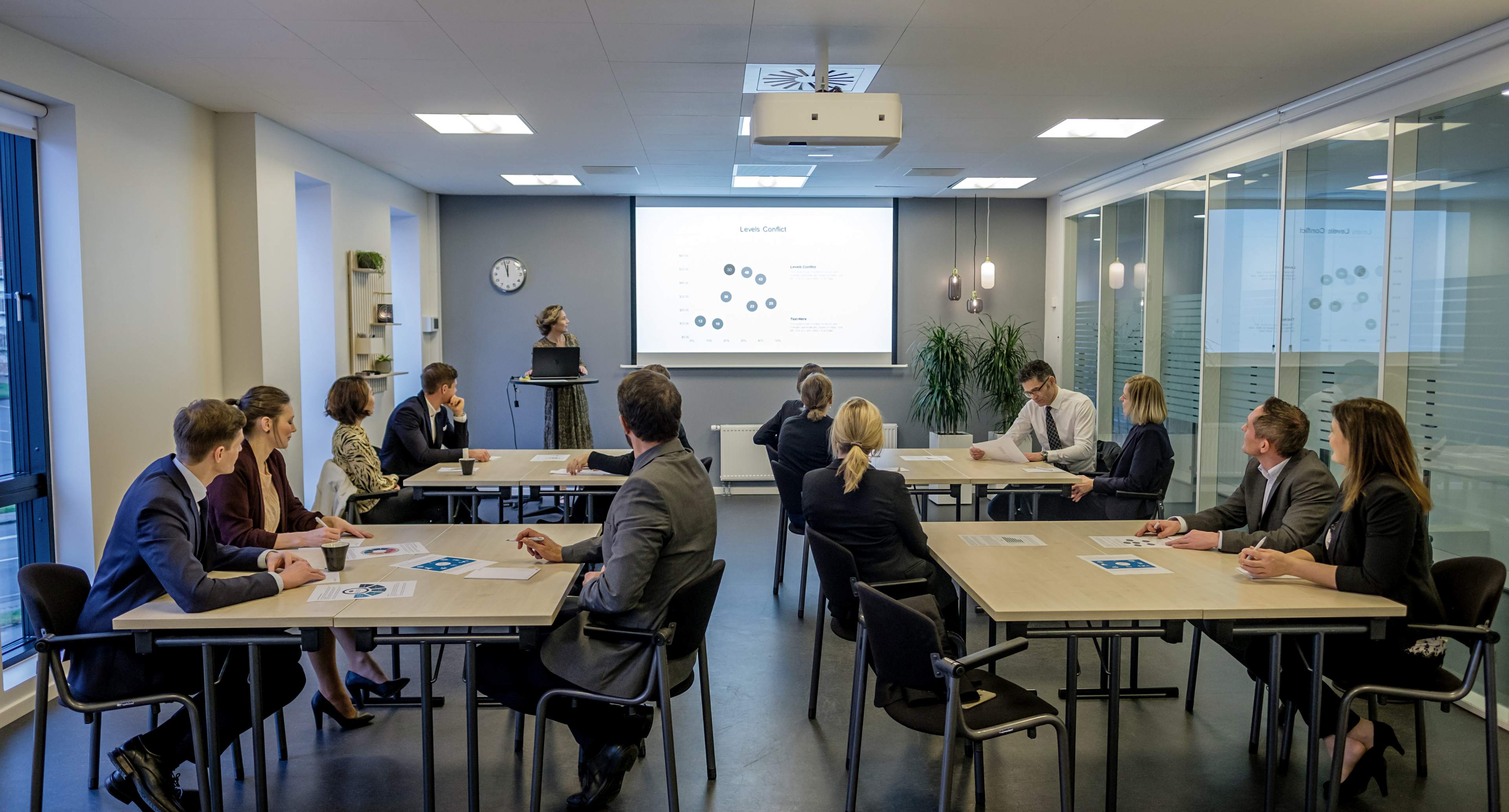 Møde Gruppeborde I Roar