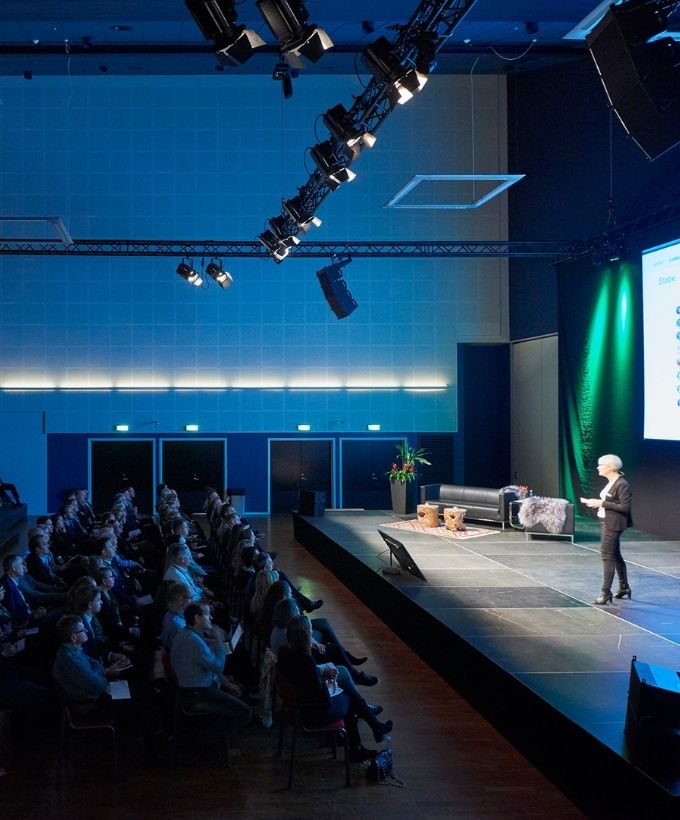 Sal A1, møder, foredrag, konference, scene