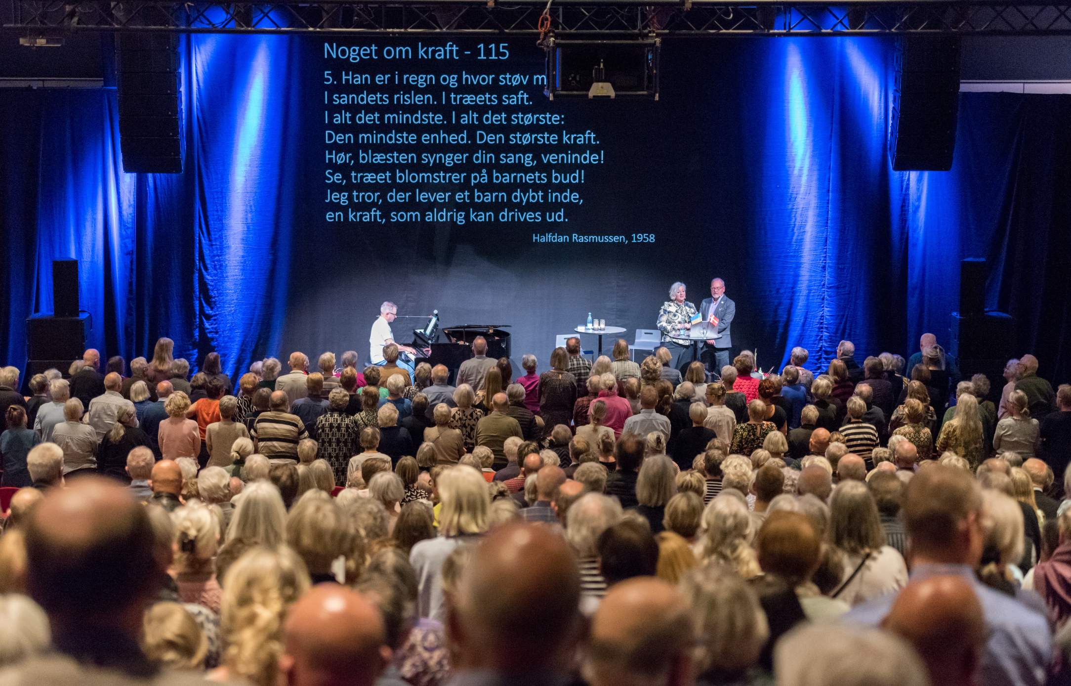 Demensramte Til Sj. Synger 2168 X 1388 Px 81