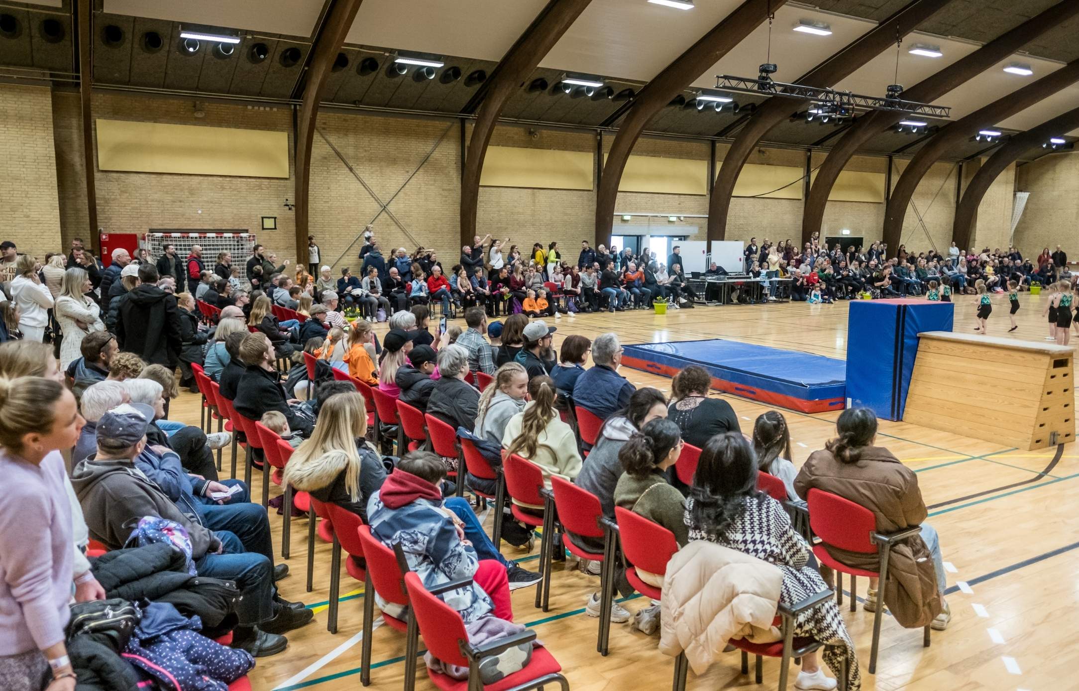 HAl B, sport, gymnastikopvisning, publikum